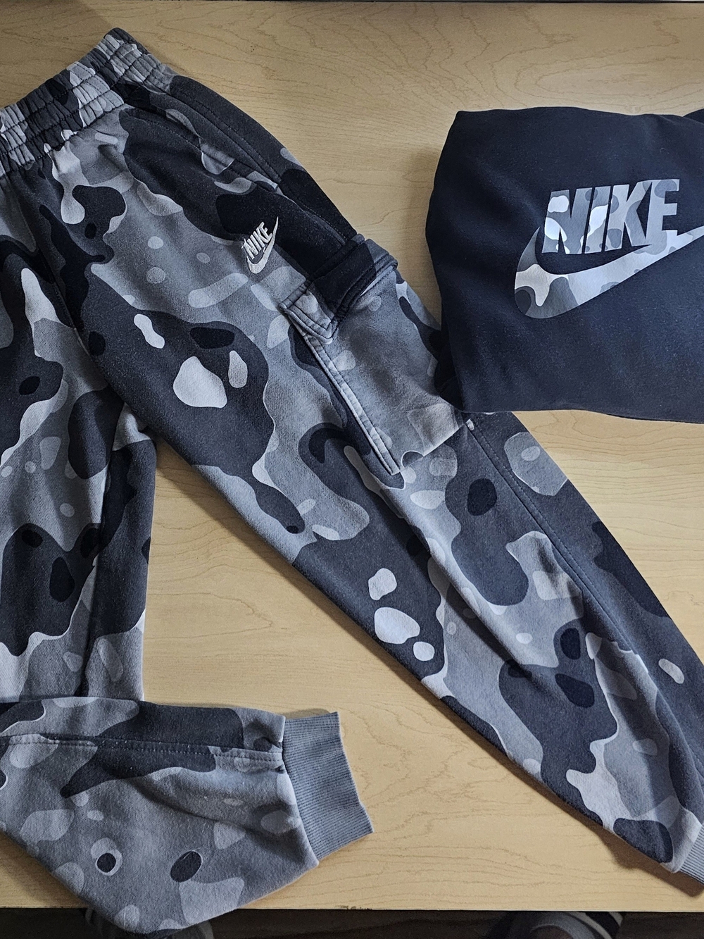 Nike Kids Gray Camo Joggers with Logo Size Medium/Large Size 10